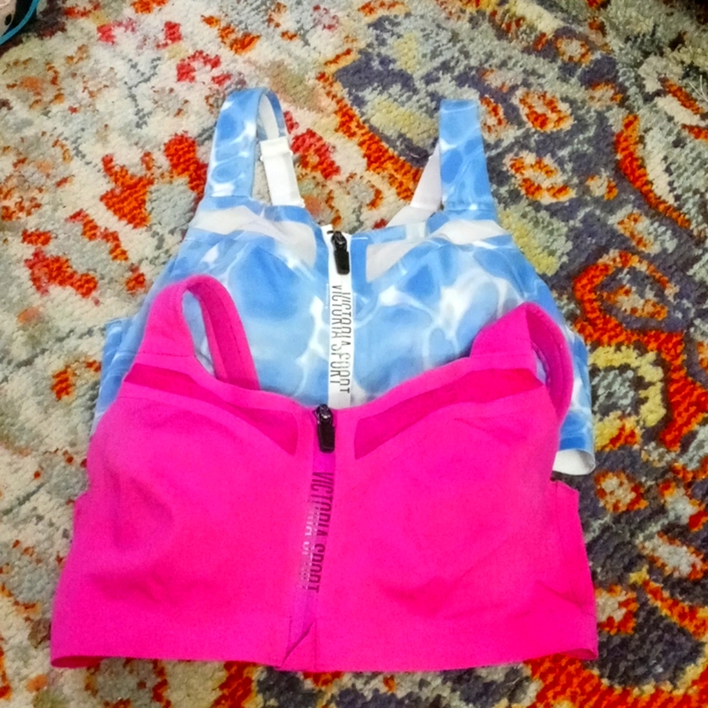 To Victoria's Secret double closure sports bra siz